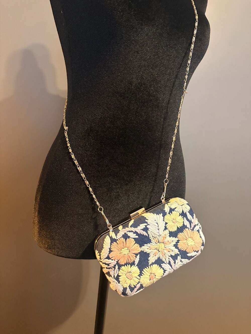 Anthropologie Audra Embroidered Wildflower Floral Clutch Bag - Picture 2 of 4